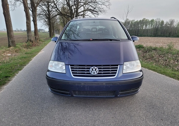 Volkswagen Sharan cena 17999 przebieg: 197000, rok produkcji 2007 z Chełmno małe 781